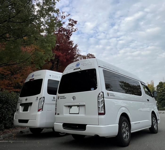 介護タクシーナチュラライフ車両２台リア